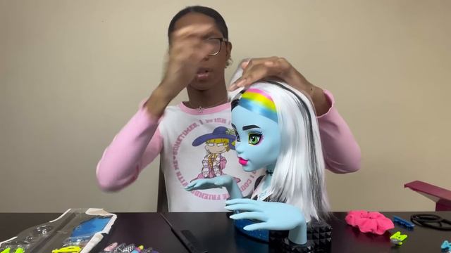 Monster High Frankie Stein Styling Head Review ! IS IT POLY OR SARAN??