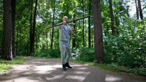 как крутить палку одной рукой