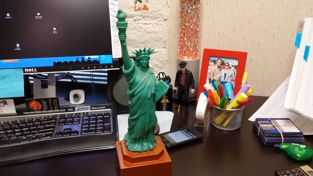 Dancing toy Statue of Liberty смотреть онлайн