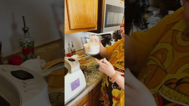 Homemade Pizza Dough!! Go here for the toppings video: https://youtu.be/TBAgnDTsTF8 смотреть онлайн