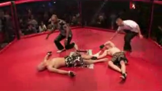 Боксеры вырубили друг друга смотреть онлайн