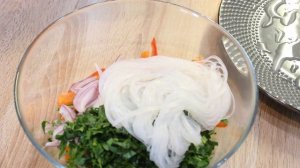 Пикантный салат с фунчозой и морковью по-корейски