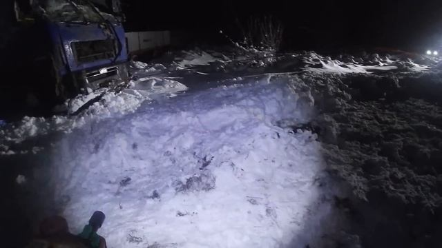 Грузовой эвакуатор. Фура в кювете, в тульской области смотреть онлайн