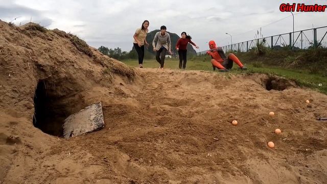 Wow !!! Brave Hunter And Spider Man Confront Monster Hiding In Deep Hole | Girl Hunter смотреть онлайн