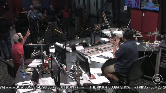 50 Years of "Three On A String" смотреть онлайн