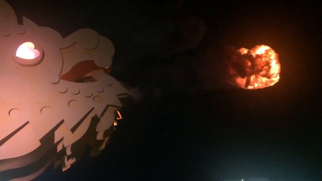 Дананг, Вьетнам. Мост Дракона. Дракон, изрыгающий огонь смотреть онлайн