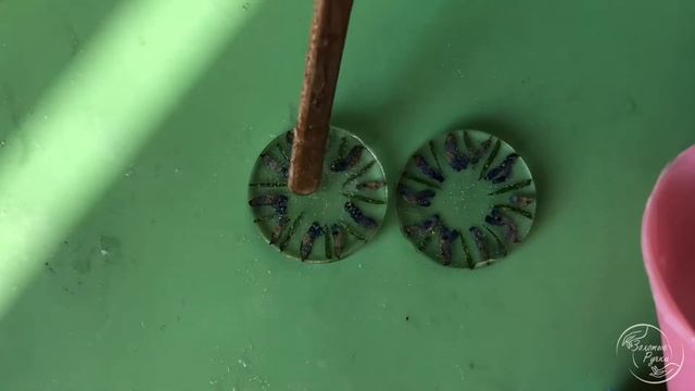 Моменты создания серёжек, из эпоксидной смолы. смотреть онлайн