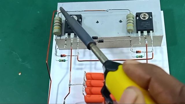 12 Volt to 66000 Volt // How to Make DC 12 Volt to 66k High Volt Generator homemade with TV Flyback смотреть онлайн