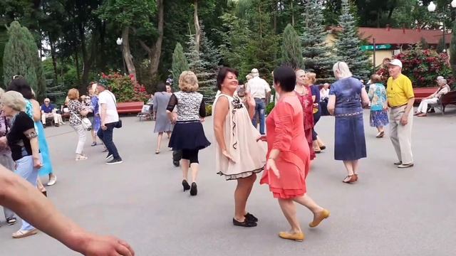 ГАРНІ МОЛОДИЦІ!???/ВЕСЁЛЫЕ ТАНЦЫ В ПАРКЕ ГОРЬКОГО ХАРЬКОВ ИЮНЬ 2021 смотреть онлайн