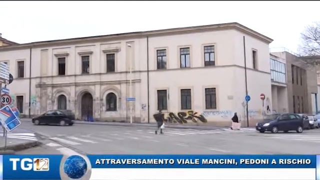 ATTRAVERSAMENTO IN VIALE MANCINI, PEDONI A RISCHIO смотреть онлайн