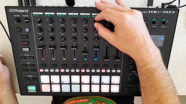 Roland MC 707 - slow tempo TRANCE, internal synth sounds only смотреть онлайн