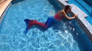 Pусалка в бассейне