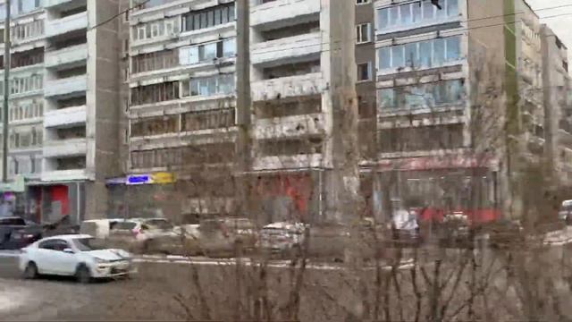 Прогулка по улице Родонитовая до перекрёстка с Тбилисским бульваром, г. Екатеринбург, 20.11.2023 смотреть онлайн