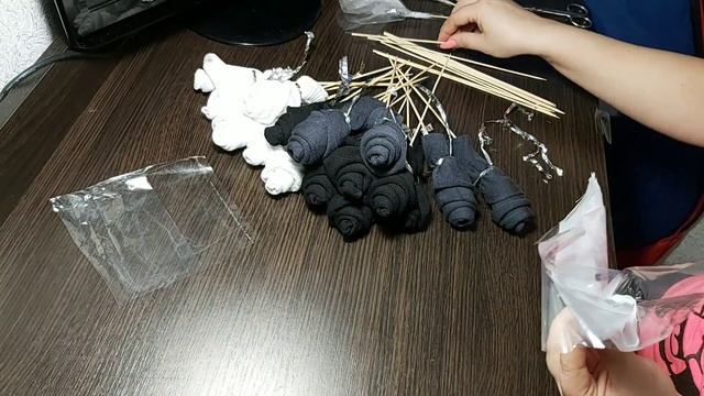 Букет из носков. Идея подарка мужу мужчине папе дедушке и просто другу.Так же можно к 8 марта смотреть онлайн