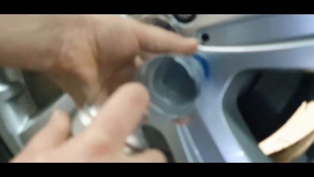 лайфхак)быстрая покраска болтов колесных дисков) смотреть онлайн