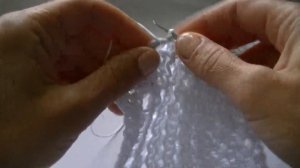 ИЗЯЩНАЯ АЖУРНАЯ СЕТКА СПИЦАМИ. ВЯЖЕМ ПО КРУГУ И ПОВОРОТНЫМИ РЯДАМИ.