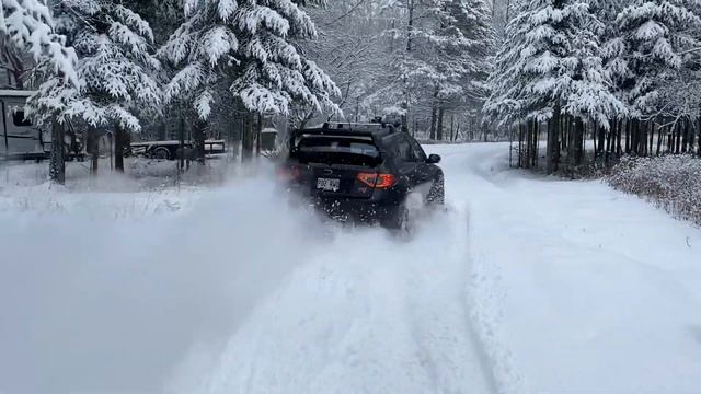 400HP STI hatchback Launch control in deep snow смотреть онлайн