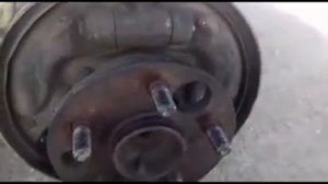 Замена задних барабанных колодок на автомобиле Toyota Corona premio.