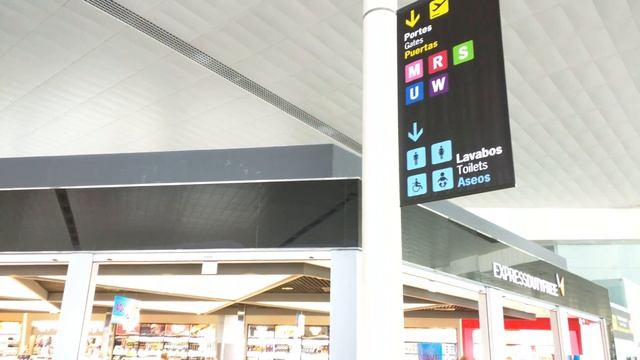 120 Seconds Of Barcelona Airport / L'aeroport de Barcelona / El aeropuerto de Barcelona смотреть онлайн