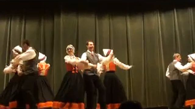 АН БЛЬ НАР ТАНЦА РИДЗЕНИЕКС 3 Й ЛАТЫШСКИЙ ТАНЕЦ смотреть онлайн