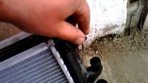 сравниваю китайский радиатор с оригинальным на рено сандеро