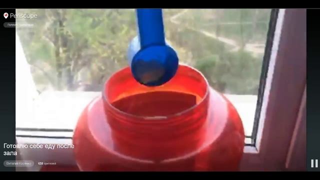 Виталий Косенко готовит себе еду после зала 11.04.2016