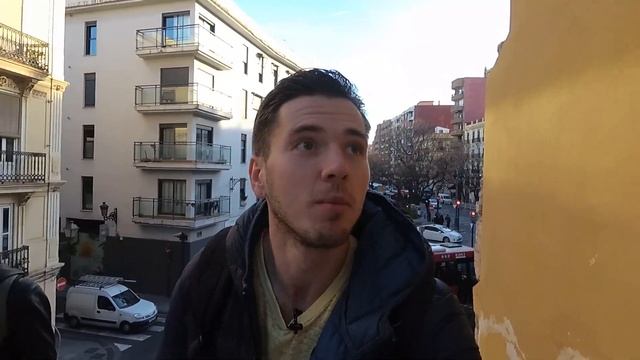 Валенсия. Прогулка по городу достопримечательности дороги бомжи. Испания