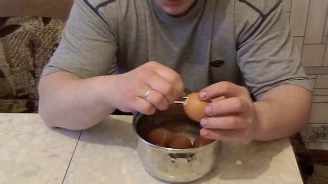 Как быстро почистить варёные яйца смотреть онлайн