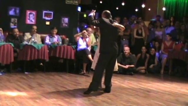 :: Osvaldo y Coca Cartery : 'El Adios' : tango milonguero :: смотреть онлайн