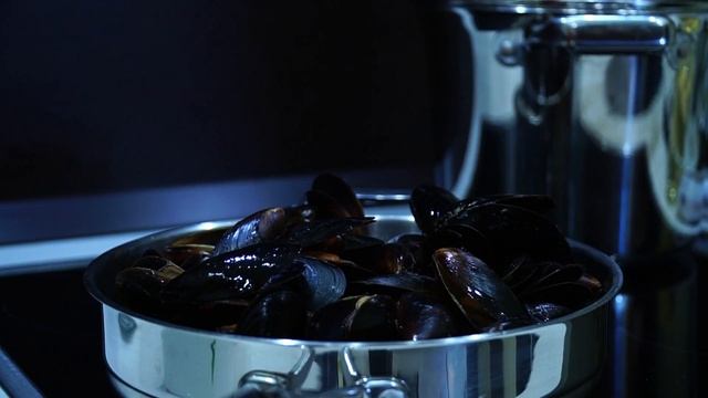 Еда: Спагетти с Мидиями Особый способ! Alfred Wolf - путешествия #alfredwolf, #макароны смотреть онлайн