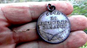 Спасаем монетки и медаль из  оврага.