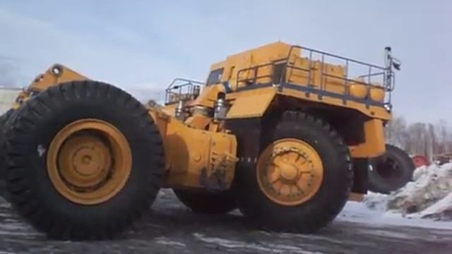 Белаз одевает кузов