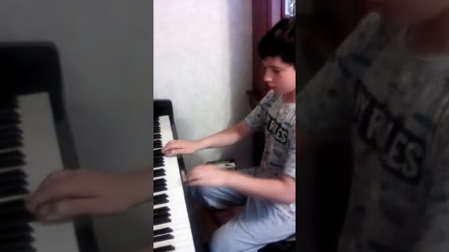 Так мало учится. И такое может получится!😄😄😄😄игра на фортепиано (К элизе) смотреть онлайн