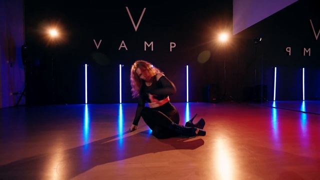 Strip в Show Time. Ксения Гагаринова смотреть онлайн