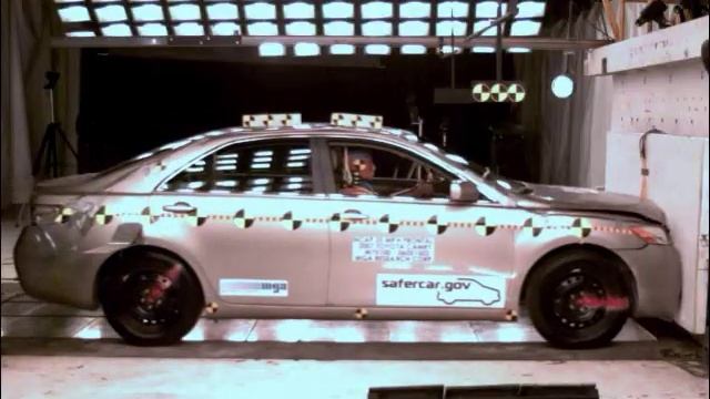 Crash Test 2007 - 2010 Toyota Camry / Daihatsu Altis / 07-09 Lexus ES 350 (Full Frontal) NHTSA смотреть онлайн