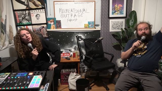 Comedians Reacting to 2 GIRLS, 1 CUP смотреть онлайн