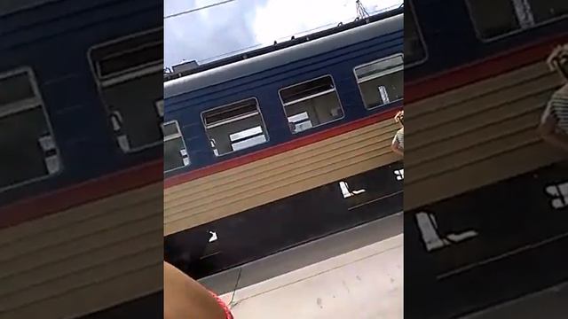 Электричка Днепр-Геническ. Я приехала на выходной к морю. смотреть онлайн