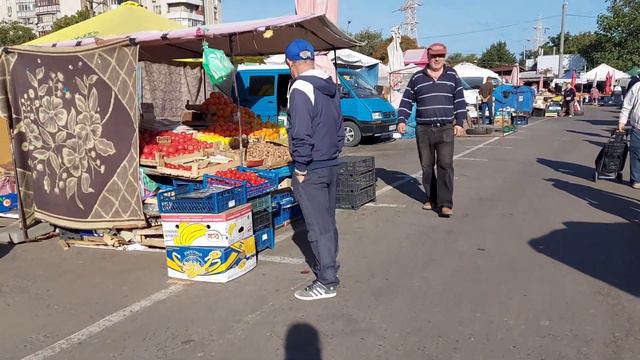 Одесса. Таирова. Рынок ,, Киевский". Одежда и продукты. 8 октября 2023. Обстановка и жизнь в Одессе смотреть онлайн