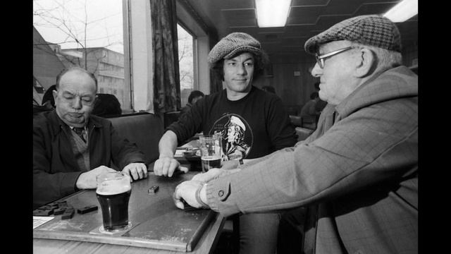 AC/DC's Bon Scott vs Brian Johnson singing TNT. Which AC DC do you prefer? смотреть онлайн