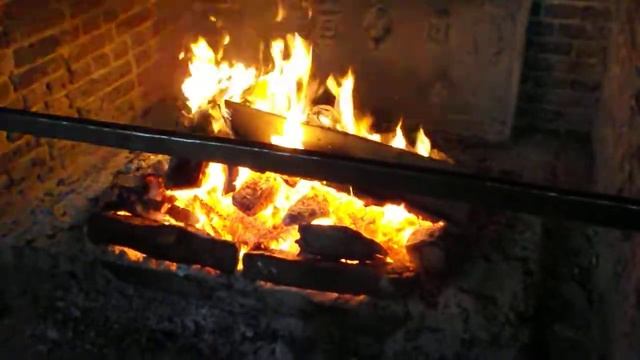 Смешной огонь в древнем камине. Хэмптон-корт смотреть онлайн