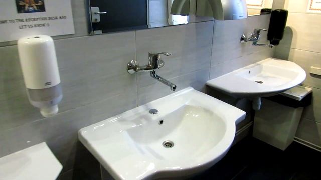 One World Hostel-лучший хостел в Кракове! Polish subtitles смотреть онлайн