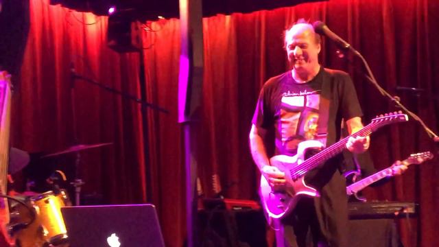 Adrian Belew смотреть онлайн