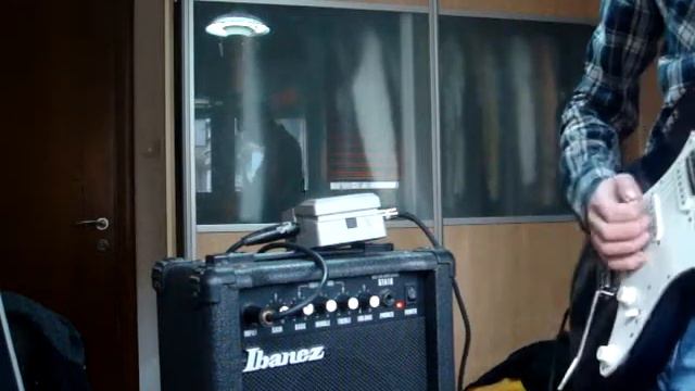 Jam with Ibanez GRX40 and Ibanez Distortion pedal смотреть онлайн
