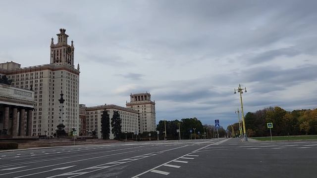 Москва. Университетская площадь. Главное здание МГУ имени М. В. Ломоносова. Ноябрь 2022 года. смотреть онлайн
