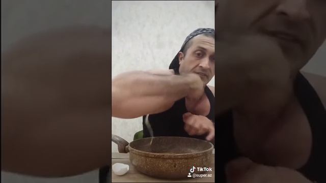 Как разбивают яйца?!? смотреть онлайн