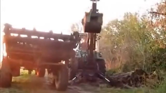 Внесення органічних добрив на МТЗ 80 і РОУ 6 смотреть онлайн