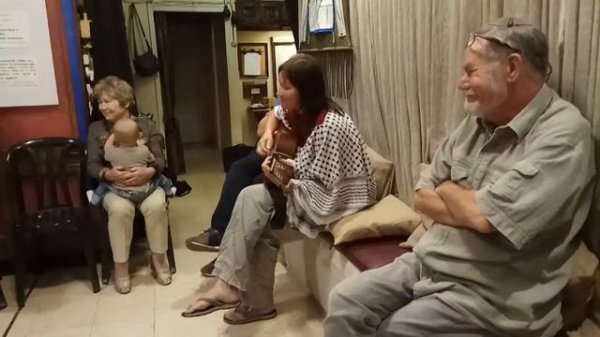 Поет Елена Куликова, Хайфа, бардовский клуб "Ковчег"