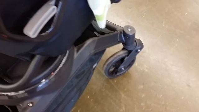 Orbit Baby G3 front wheel fork problems смотреть онлайн