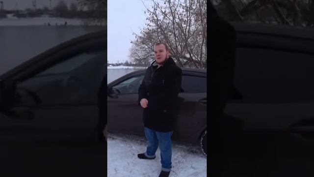 Солидный мужчина в пальте смотреть онлайн