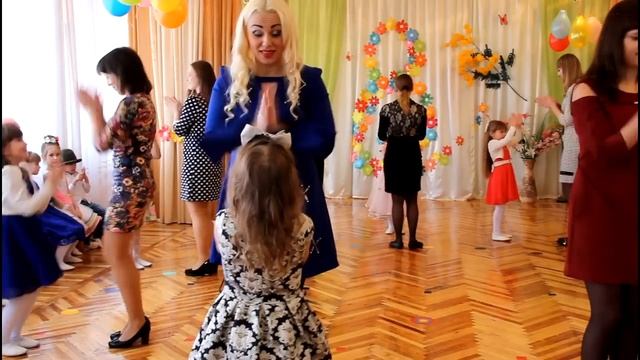 Танец девочек с мамами. ДОУ №8 "Малыш", г.Шахтёрск смотреть онлайн